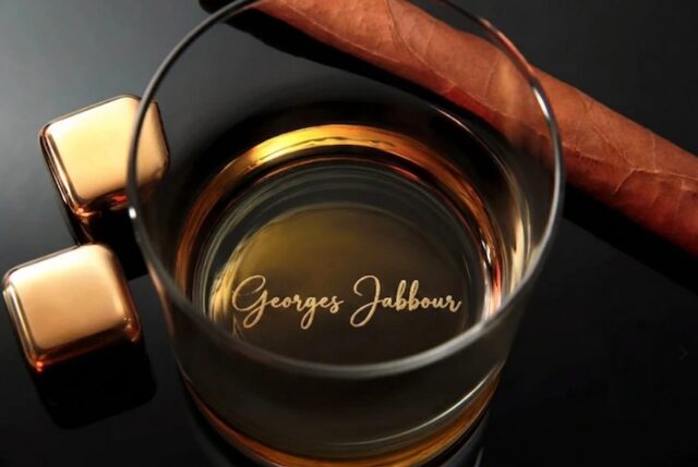 #FathersDay #Dad #GiftsForDad #LoveYouDad #cigar #ice #classy_glasslb #whiskey #glass #engraved #george #lebanon #beirut Number 1 glass engraving in Lebanon 👆🏻